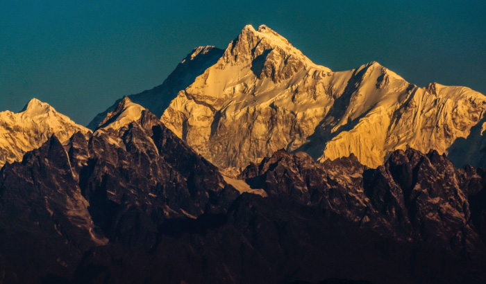 DISCOVER EAST HIMALAYA